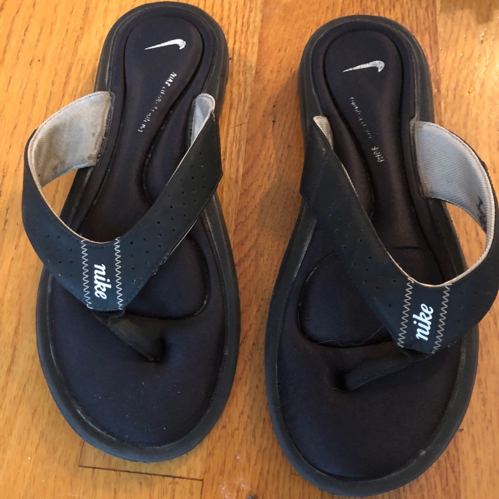 Nike ultra comfort thong sandals size 8